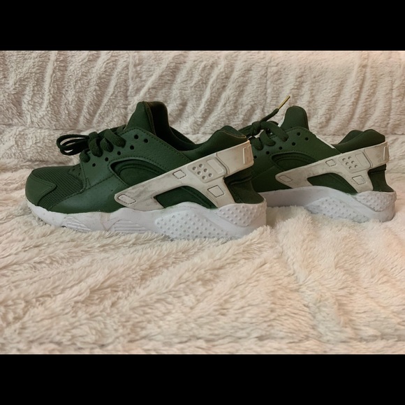 Nike shoes - Picture 2 of 4